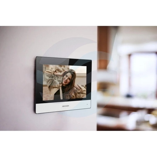 Hikvision DS-KIS603-P(C) Zestaw wideodomofonowy IP 1-rodzinny, kamera 2Mpx Full HD, kąt 131°, monitor dotykowy 7 cali 1024x600, Wi-Fi, PoE, czytnik Mifare, Hik-Connect, IP65, natynkowy 9